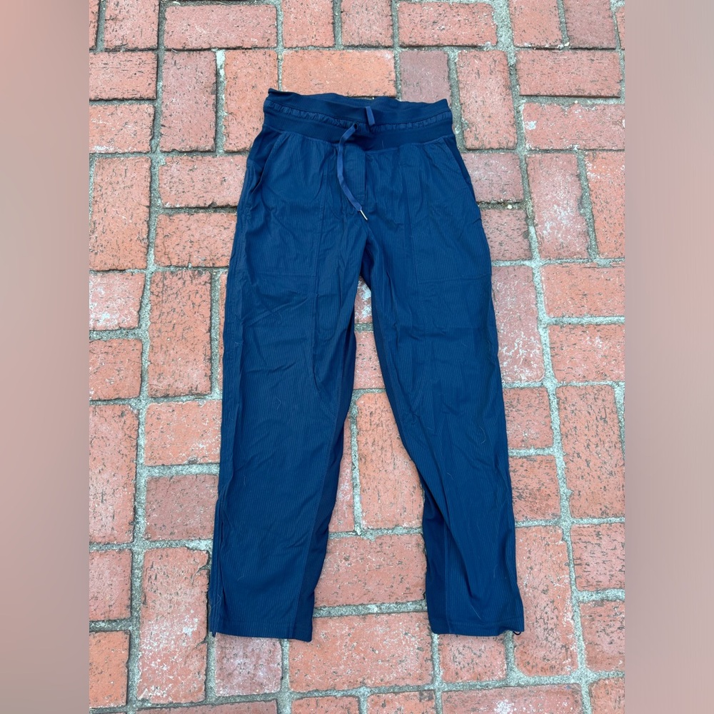 Lululemon Dance Studio Mid-Rise Pant. Size 4